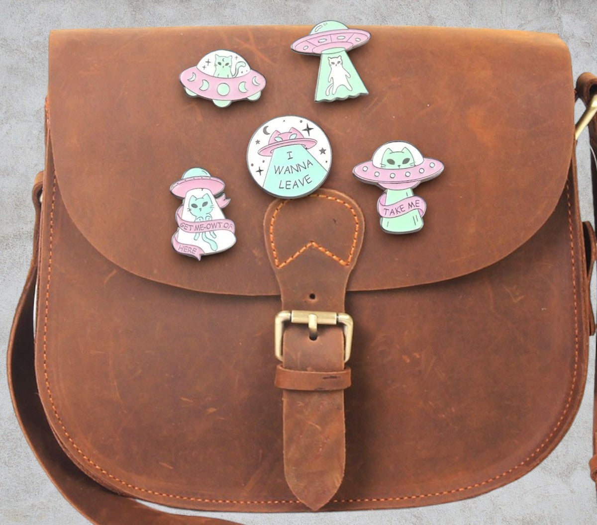 1 Pc Assorted Cat Alien Spacecraft Pins, Cute Enamel Pins, Cosmic Cat Designs, Perfect Gift Idea, Space Lovers, Alien Lovers, Pastel Pins